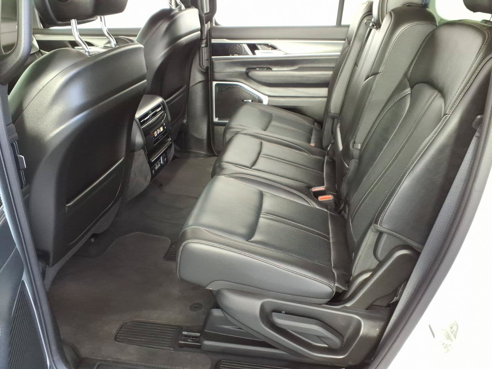 2025 Jeep Wagoneer BASE