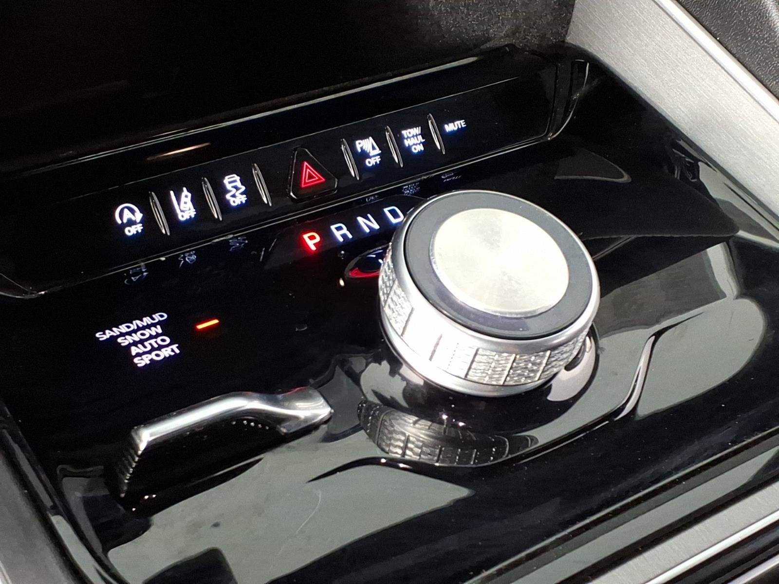 2025 Jeep Wagoneer BASE