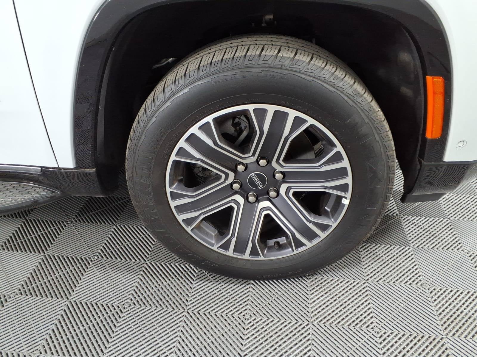 2025 Jeep Wagoneer BASE