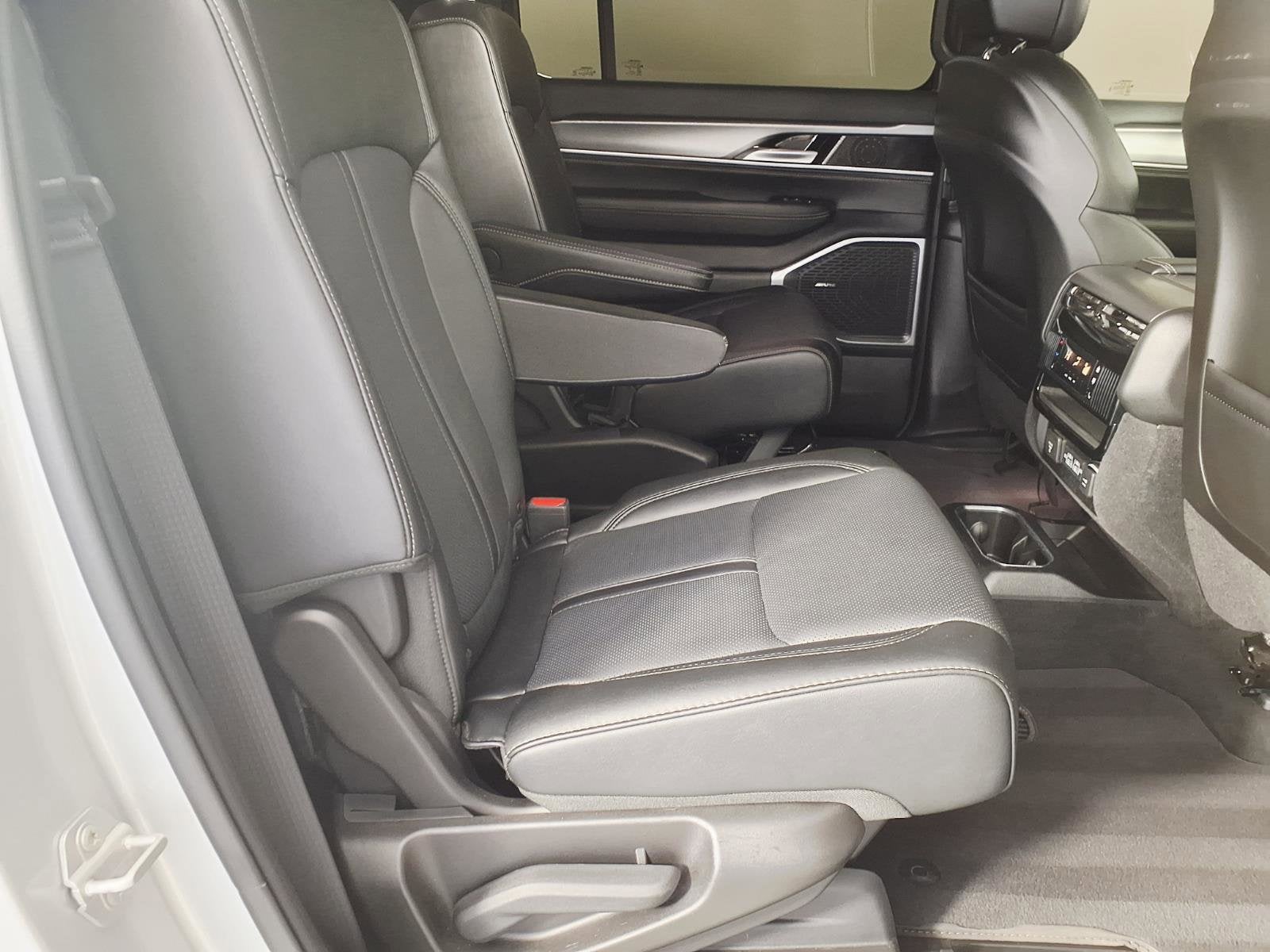 2025 Jeep Wagoneer Series II Carbide