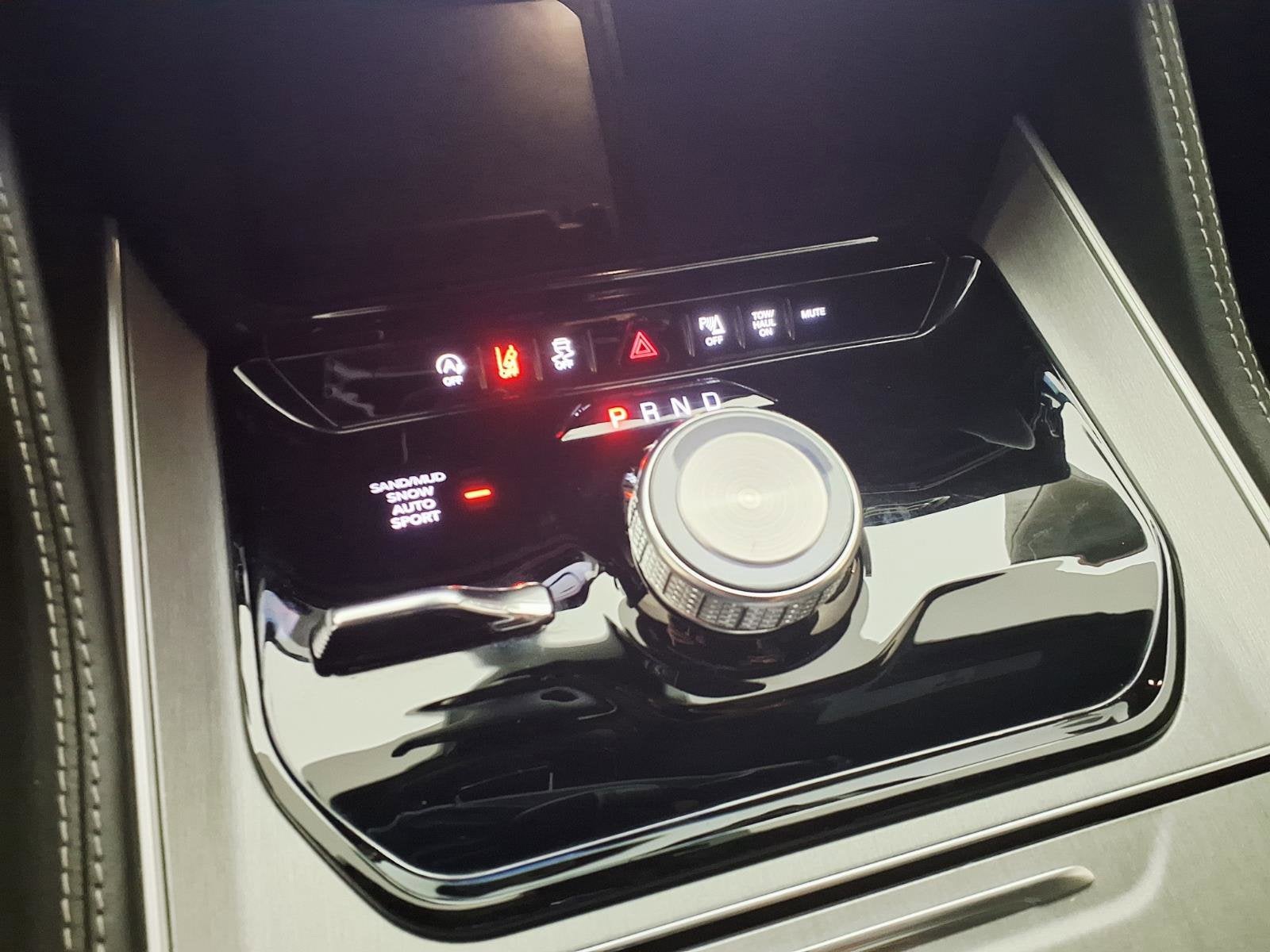 2025 Jeep Wagoneer Series II Carbide