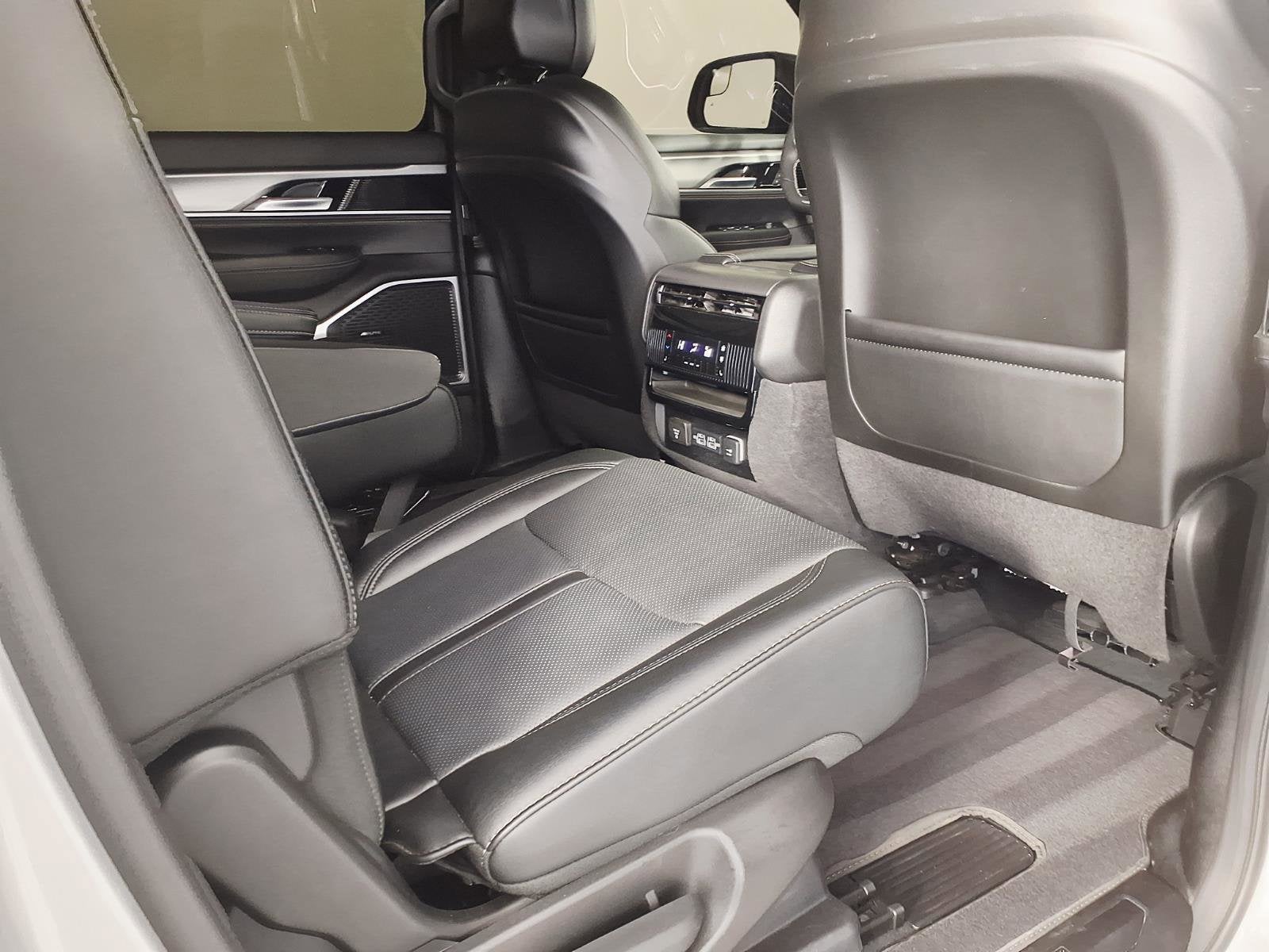 2025 Jeep Wagoneer Series II Carbide