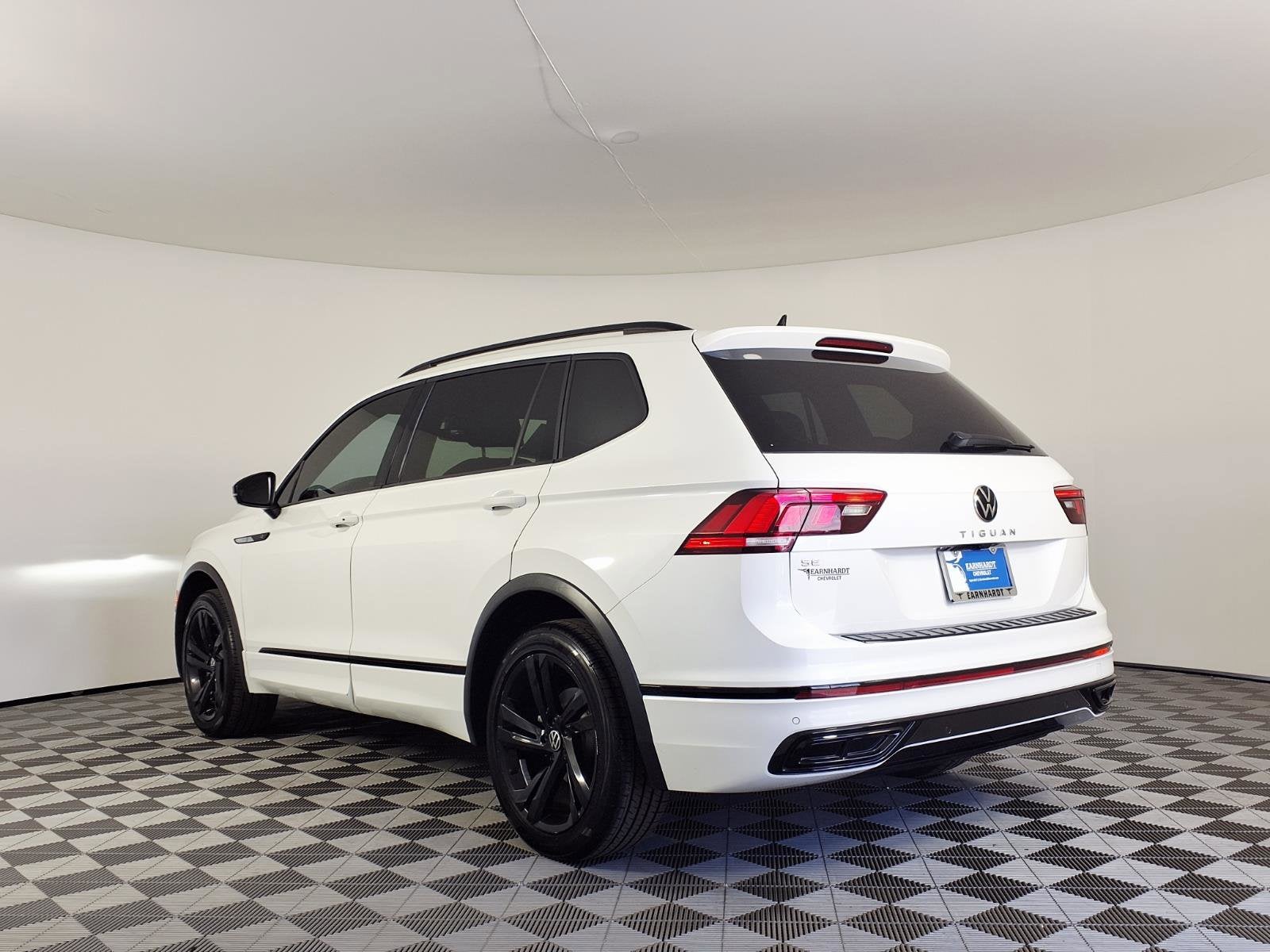 2023 Volkswagen Tiguan SE R-Line Black