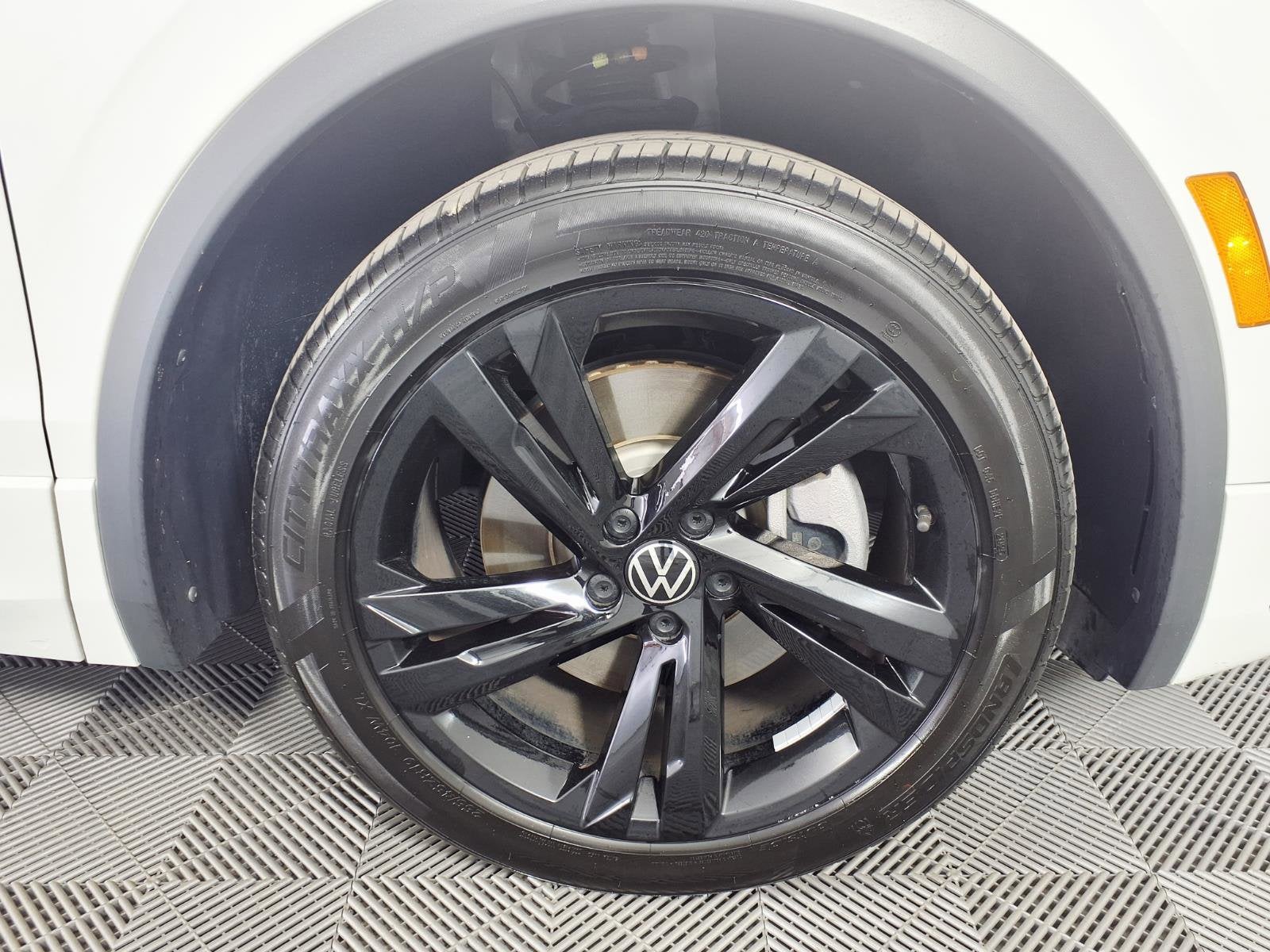 2023 Volkswagen Tiguan SE R-Line Black